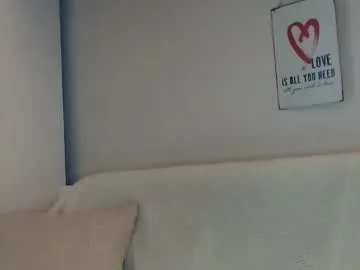 yononeey – webcam model profile photo Image 5