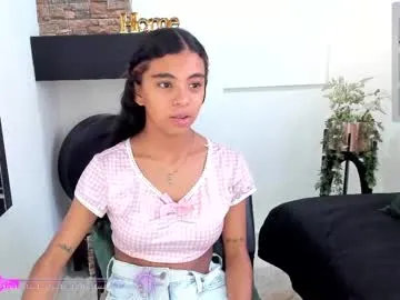 Novababy18 – webcam model profile photo Image 2