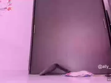 mc-Olivia – webcam model profile photo Image 16