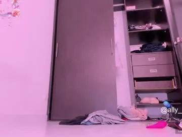 mc-Olivia – webcam model profile photo Image 4