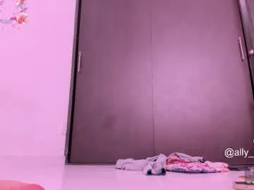 mc-Olivia – webcam model profile photo Image 5