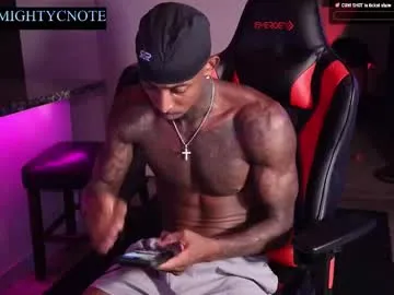 nerdynina – webcam model profile photo Image 7