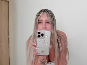 hoaarisa – webcam model profile photo Image 2