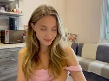 yononeey – webcam model profile photo Image 10