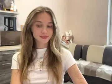 yononeey – webcam model profile photo Image 15