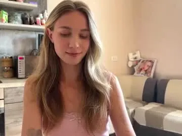 yononeey – webcam model profile photo Image 17