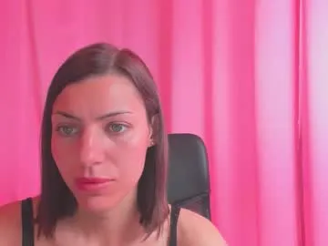 camille-w – webcam model profile photo Image 10
