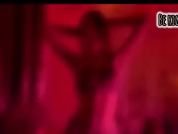 yononeey – webcam model profile photo Image 5