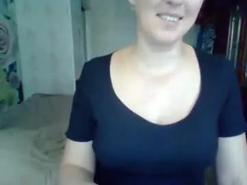 MilaBee – webcam model profile photo Image 5