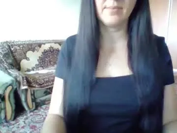 MilaBee – webcam model profile photo Image 9