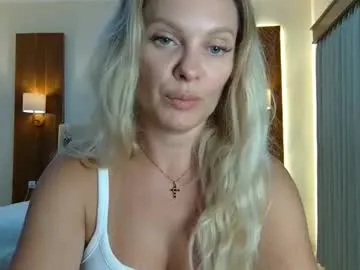 topcranberry – webcam model profile photo Image 2