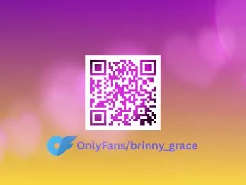 LillyUK – webcam model profile photo Image 9