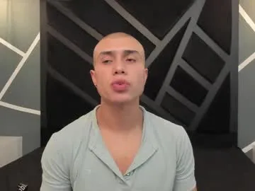 batmancatwoman17 – webcam model profile photo Image 3