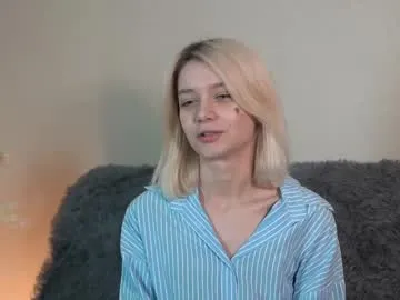 Alyshanon18 – webcam model profile photo Image 6