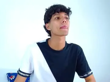 arieel__722 – webcam model profile photo Image 15