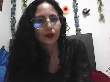 curlybutterfly – webcam model profile photo