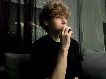 straitpipermann22 – webcam model profile photo Image 4