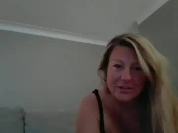 MerlyG – webcam model profile photo Image 2