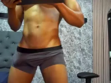 RedQQueen – webcam model profile photo Image 6