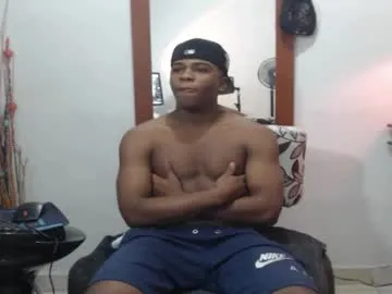 sareandrob – webcam model profile photo Image 9