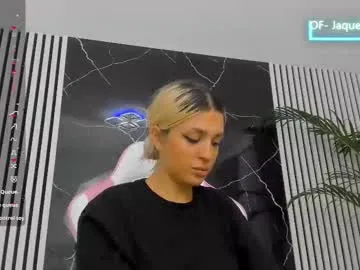 krissiswrld- – webcam model profile photo Image 17