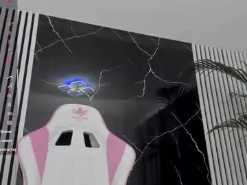 krissiswrld- – webcam model profile photo Image 3