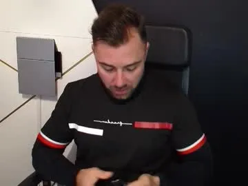 lynnalltop – webcam model profile photo Image 17