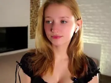 EmiliaCatalina – webcam model profile photo Image 14