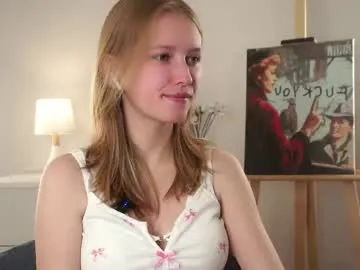 EmiliaCatalina – webcam model profile photo Image 3
