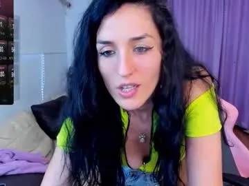 AmiLewis – webcam model profile photo Image 6