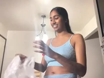 _Abril-Office1 – webcam model profile photo Image 4