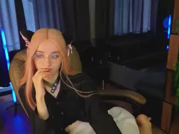 yononeey – webcam model profile photo Image 4