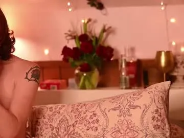 valerie_james3 – webcam model profile photo Image 3