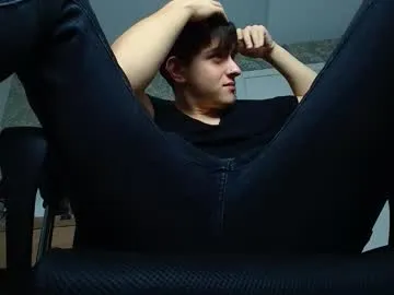 a_lejandro_08 – webcam model profile photo Image 19