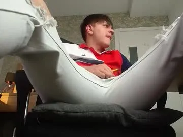a_lejandro_08 – webcam model profile photo Image 7