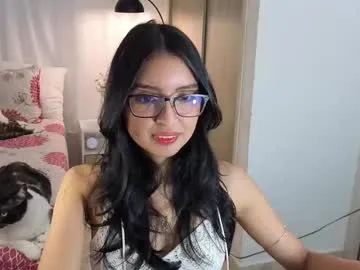 peachesncream0303 – webcam model profile photo Image 2
