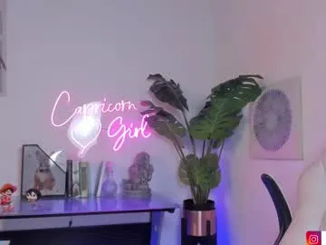 NoraJohnson6 – webcam model profile photo Image 15