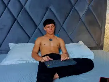alexwos – webcam model profile photo Image 2