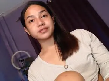 yononeey – webcam model profile photo Image 17