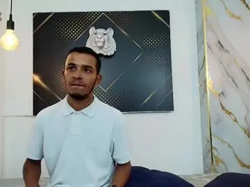 Alirawrz – webcam model profile photo Image 13