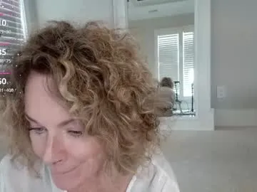 HottCandy21 – webcam model profile photo Image 11