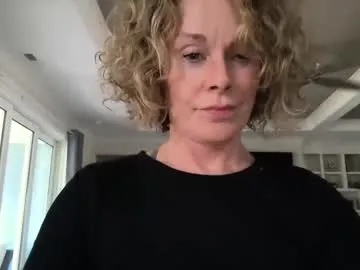 HottCandy21 – webcam model profile photo Image 19