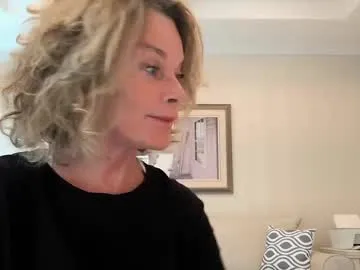 HottCandy21 – webcam model profile photo Image 8