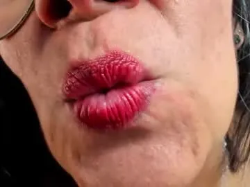 DIANITA_1988 – webcam model profile photo Image 15