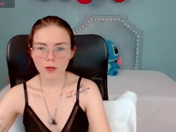rowenahallman – webcam model profile photo Image 4