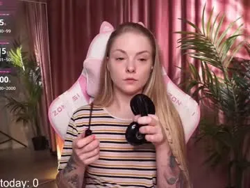 EmiliaCouple – webcam model profile photo Image 11