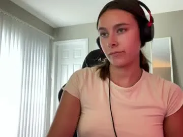 NickiLike – webcam model profile photo Image 8