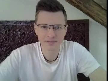 emilyxhott – webcam model profile photo Image 3