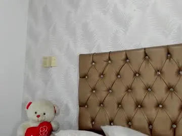 Nova-Lee – webcam model profile photo Image 15