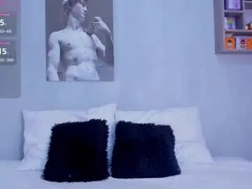 poutyselena – webcam model profile photo Image 12